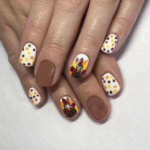Faux ongles courts ronds pour Thanksgiving avec dinde de dessin animé et pois colorés