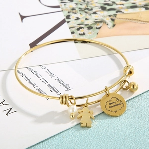 Bracelet de Noël ajustable doré avec perle blanche et médaille gravée Merry Christmas