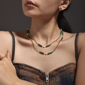 Ensemble collier double rang en aventurine verte et boucles d'oreilles assorties