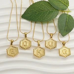 Colliers en acier inoxydable plaqué or 18k avec pendentif hexagone et chaîne serpent
