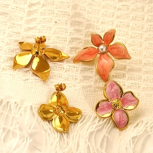 Exquisite enamel flower stud earrings with pearls in pink and orange-pink gradient