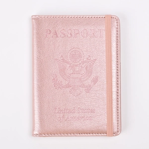 Funda de pasaporte oro rosa con textura de cuero y diseño de sello de EE. UU.