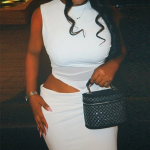 Robe longue moulante blanche sexy pour femme avec découpes ajourées et coupe ajustée sans manches