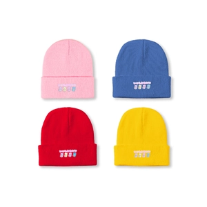 Cute knitted beanies with four bear patterns and Japanese embroidery in four colors