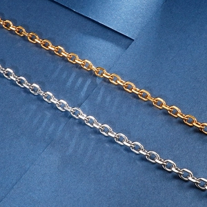 Detailed macro view of 304 stainless steel O-chains in gold and silver finishes