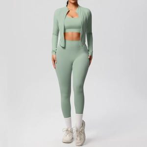 Completo yoga 3 pezzi verde menta con giacca a zip, reggiseno sportivo e leggings a vita alta