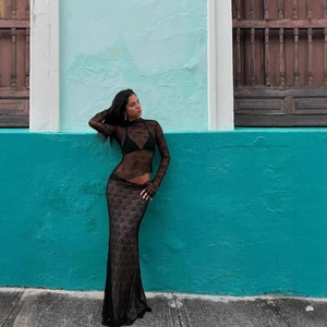 Ensemble sexy deux pièces en dentelle noire avec haut à manches longues et jupe longue