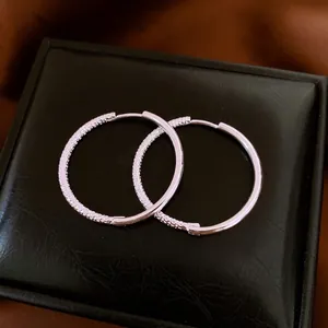 Geometrische Creolen Für Frauen Minimalistische Kupfermetall Texturierte Zirkon Elegante Party Schmuck Accessoire