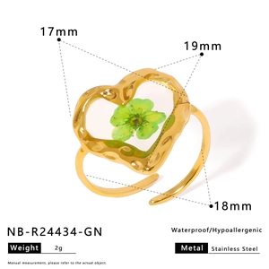 Technical size guide for gold heart ring with green dried flowers and stainless steel dimensions