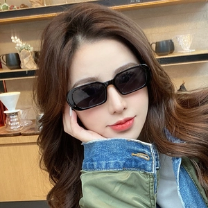 Fashionable retro black small rectangular sunglasses for women with UV protection lens