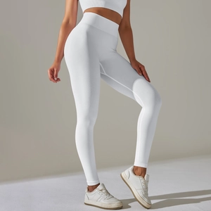 Détail du legging de yoga blanc sans couture à taille haute avec ceinture côtelée