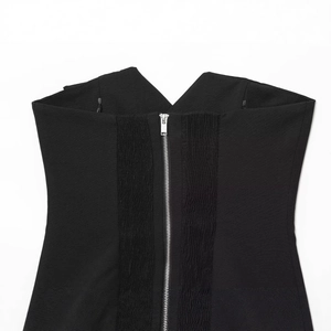 Top bustier noir tendance pour femmes avec fermeture éclair argentée et plis au dos