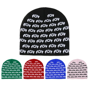 Detailed grid showing knitted beanies in black, green, red, blue, and pink with f0y pattern