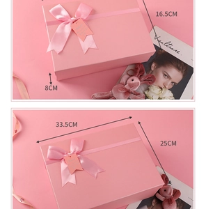 Detailed dimensions of rectangular pink gift box with ribbon and decorative tag