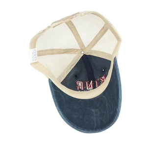 Cappellino trucker in mesh blu e beige con ricamo KING 3D e cotone lavato in stile vintage