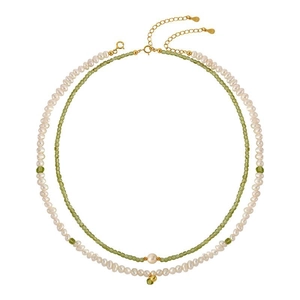 Double-layer necklace with natural white pearls, green peridot beads and gold-plated clasp