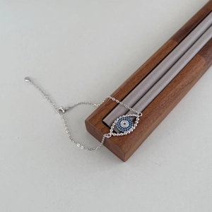 Detail von S925 Sterling Silber Evil Eye Armband mit blauem Zirkonia und Verschluss