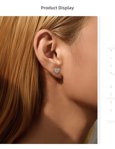 Gros plan d'un modèle portant une boucle d'oreille cœur en argent S925 pavée de moissanite