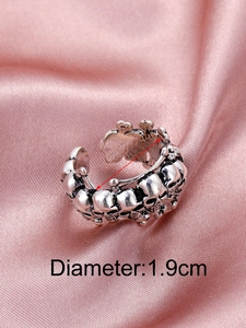 Detailed macro view of a silver gothic skull ring with a 1.9cm inner diameter size guide