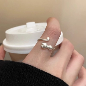 Minimalist silver cat-shaped open ring for women with matte finish and cute feline design