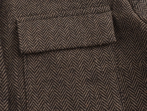 Vue macro de la texture du tissu en tweed à chevrons marron sur le rabat d'une veste
