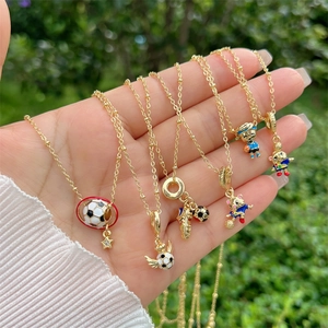 18K Vergulde Koperen Voetbal Hanger Ketting Sportief Cartoon Beer Jongen Bedel Strass Sieraden Voor Unisex Mode Accessoire