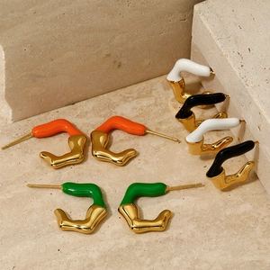 Irregular U-shaped gold earrings with colorful enamel splicing on beige stone blocks