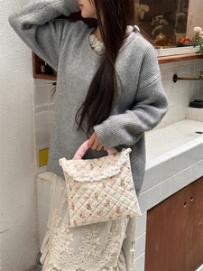 Detail of floral quilted cotton laptop bag with lace trim and beige floral pattern