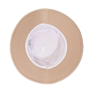 Chapeau bob en coton beige avec cordon réglable blanc et vue sur le large bord