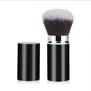 Details des tragbaren Make-up-Pinsels mit schwarzem Griff und weichen Duo-Faser-Borsten