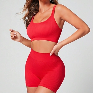 Set Yoga Donna a Costine Senza Cuciture Sopra e Sotto Pantaloncini Fitness a Vita Alta e Reggiseno Sportivo Scollo a U