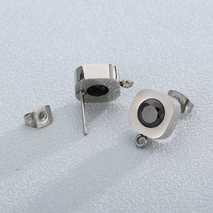 Boucles d'oreilles carrées en acier inoxydable avec cristal noir et anneau de raccord