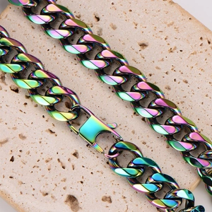Collier chaîne cubaine de 13mm en acier inoxydable arc-en-ciel avec finition colorée