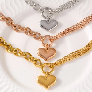 Asymmetric chain bracelet with heart pendant in gold, rose gold and silver finishes