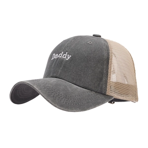Vintage Trucker Cap in Dunkelgrau mit Daddy-Stickerei und beigem Netzrücken aus Baumwolle