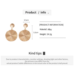 Detailed specs of gold geometric spiral hoop earrings with alloy texture and size dimensions