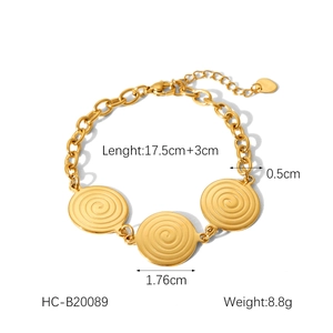 Detail of 18k gold plated bracelet with spiral texture rings and S925 heart charm