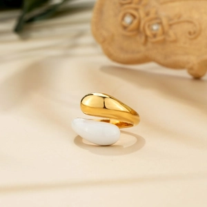 Minimalist gold and white ceramic intertwined ring in a sophisticated crossover design