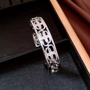 Close-up of 18K silver-plated open cuff bracelet with intricate镂空 cutout patterns