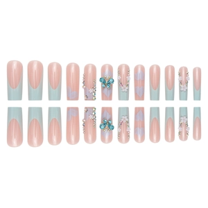 Coffin Kunstnägel mit blauem Schmetterling und eleganten 3D-Blumen floralen Designs