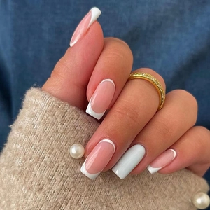 Unghie Finte a Pressione Francesi Bianche Minimaliste da Donna Rosa Nudo Quadrate Lunghezza Media Lucide per Matrimonio Quotidiano