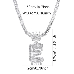 Dimensioni collana con ciondolo lettera E a corona d'argento con catena da 50 cm