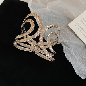 Detail view of silver twisted rope metal hair claw clip with elegant hollow design