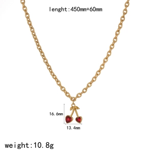 Dettagli della collana con ciliegia lunga 450mm e ciondolo con altezza di 16,6mm