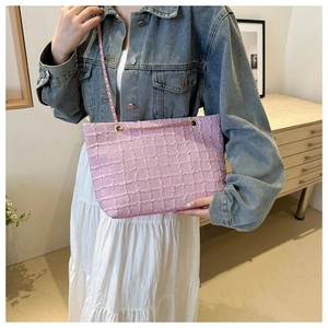 Borsa tote rosa in tweed con tracolla a catena intrecciata e bordi sfrangiati