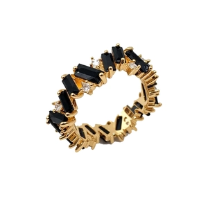 Minimalist gold-plated irregular ring with black square zircon and sparkling crystals