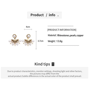 Boucles d'oreilles baroques en éventail avec perles et strass 4cm de large détail
