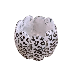 Bracelet jonc large minimaliste à motif léopard monochrome en résine élégante
