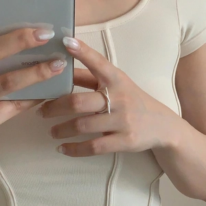 Mirror selfie showing a minimalist 925 sterling silver knotted ring on a finger