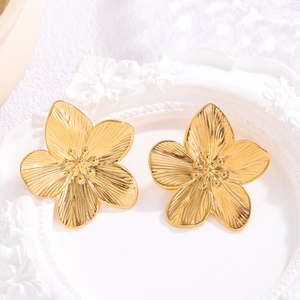French vintage 18k gold plated flower stud earrings with detailed brushed petal texture